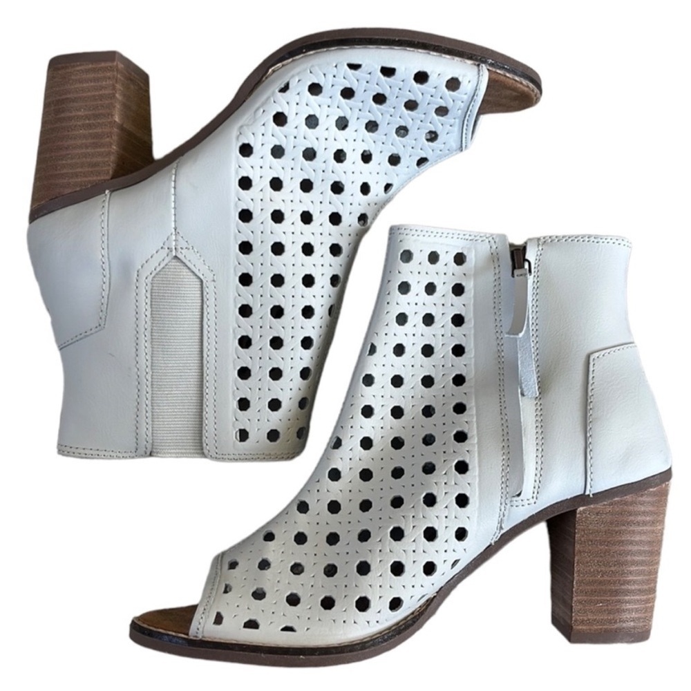 Like New Toms Leather Majorca Basket Weave
Open Toe Booties Dove Grey Size 9.5
